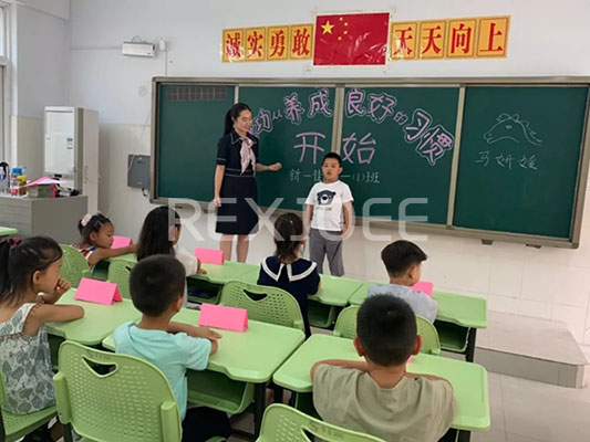  如何挑選滿意的學(xué)生課桌椅？